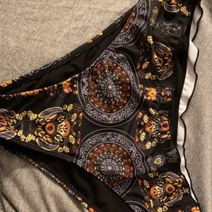 Size Large Bikini bottoms.